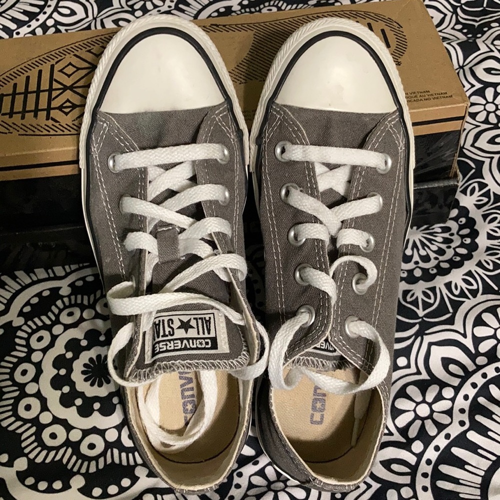 Grey converse